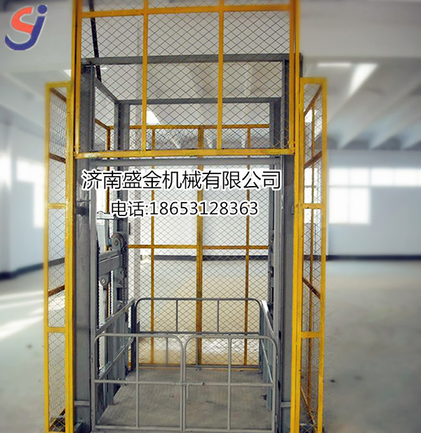 設(shè)計(jì)導(dǎo)軌式升降機(jī)地坑時(shí)要注意的問(wèn)題 發(fā)布時(shí)間:2017-12-06 16:10:52   來(lái)源:濟(jì)南盛金升降平臺(tái)機(jī)械有限公司    點(diǎn)擊:50 設(shè)計(jì)導(dǎo)軌式升降機(jī)地坑時(shí)要注意的問(wèn)題       導(dǎo)軌式(圖2) \